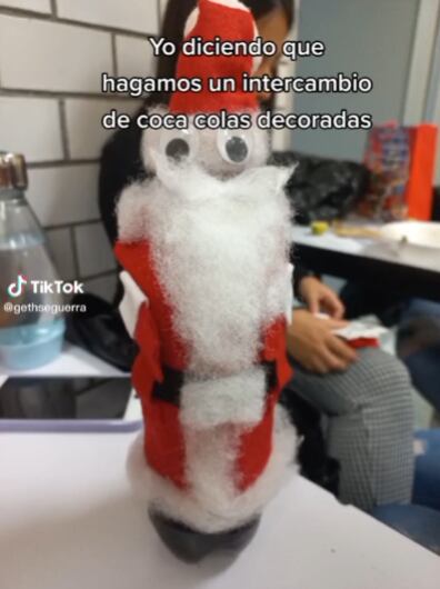 Coca-Cola decorada para intercambio navideño