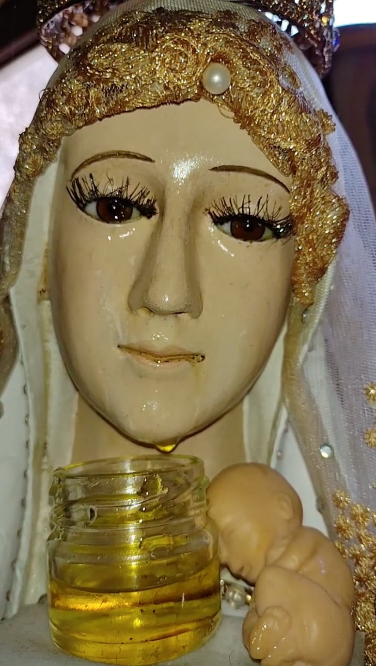 Virgen llora aceite