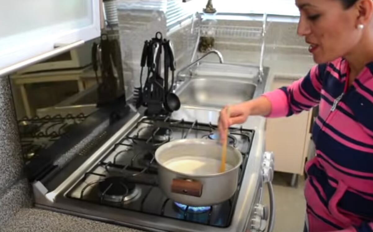 Preparación de atole de cajeta