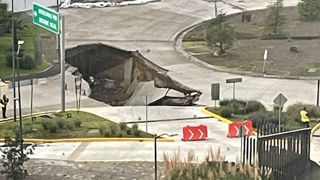 Se formó un mega socavón en Huixquilucan, Estado de México