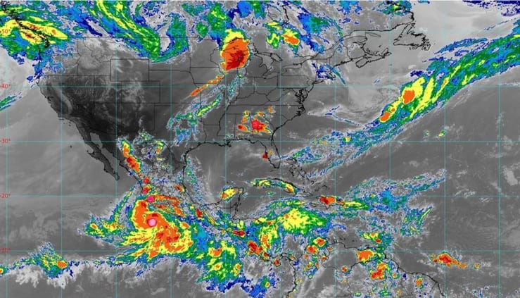 Por huracán Blas, Jalisco activa alerta en municipios de la entidad