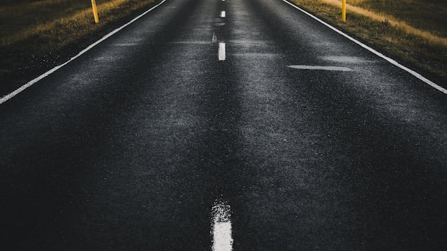 Abandonó a su hijo en una carretera porque creyó que es gay