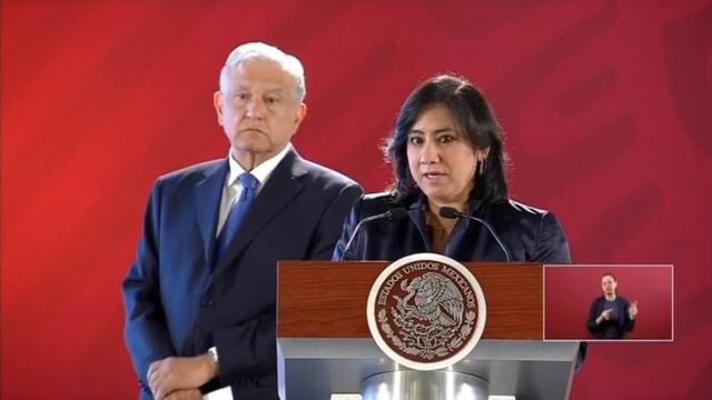 Irma Eréndira Sandoval y López Obrador en la conferencia mañanera