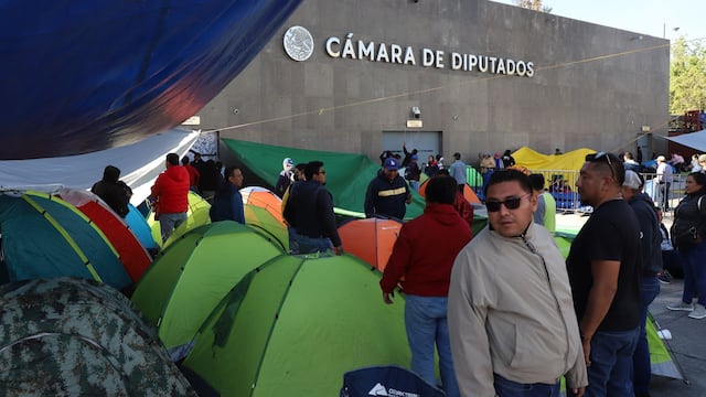 CNTE se retira de Cámara de Diputados y promete volver.