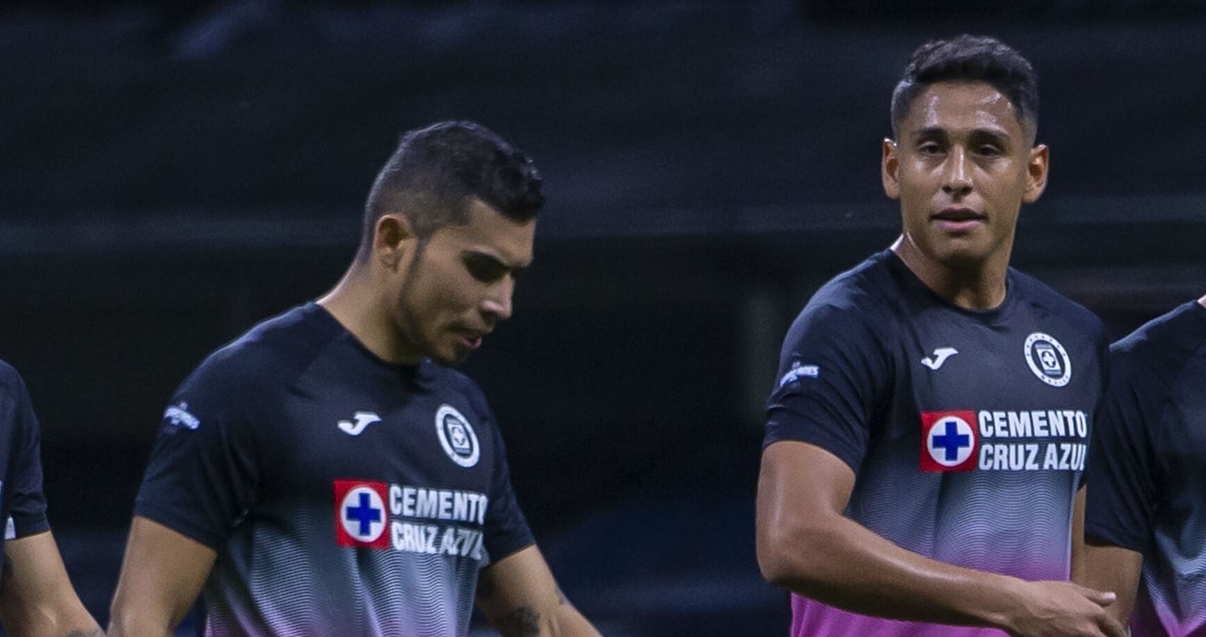 Orbelín Pineda y Luis Romo