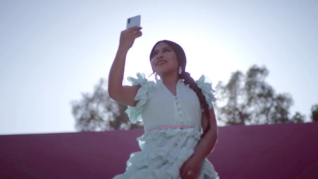 Yalitza Aparicio en comercial del Huawei P30 Pro.