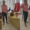VIDEO: “Soy de la DEA” Mujer pide 5 mil pesos en puros billetes de 20 y reacciona de forma violenta a empleados de banco Santander; la llaman Lady DEA