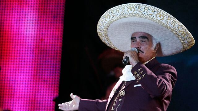 Vicente Fernández, Cantante.
