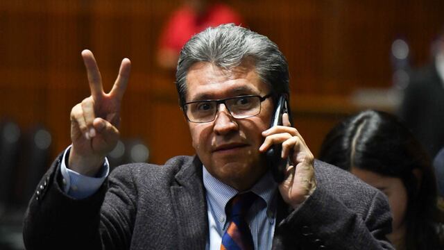 Ricardo Monreal se defiende de supuestos contratos simulados en el Senado