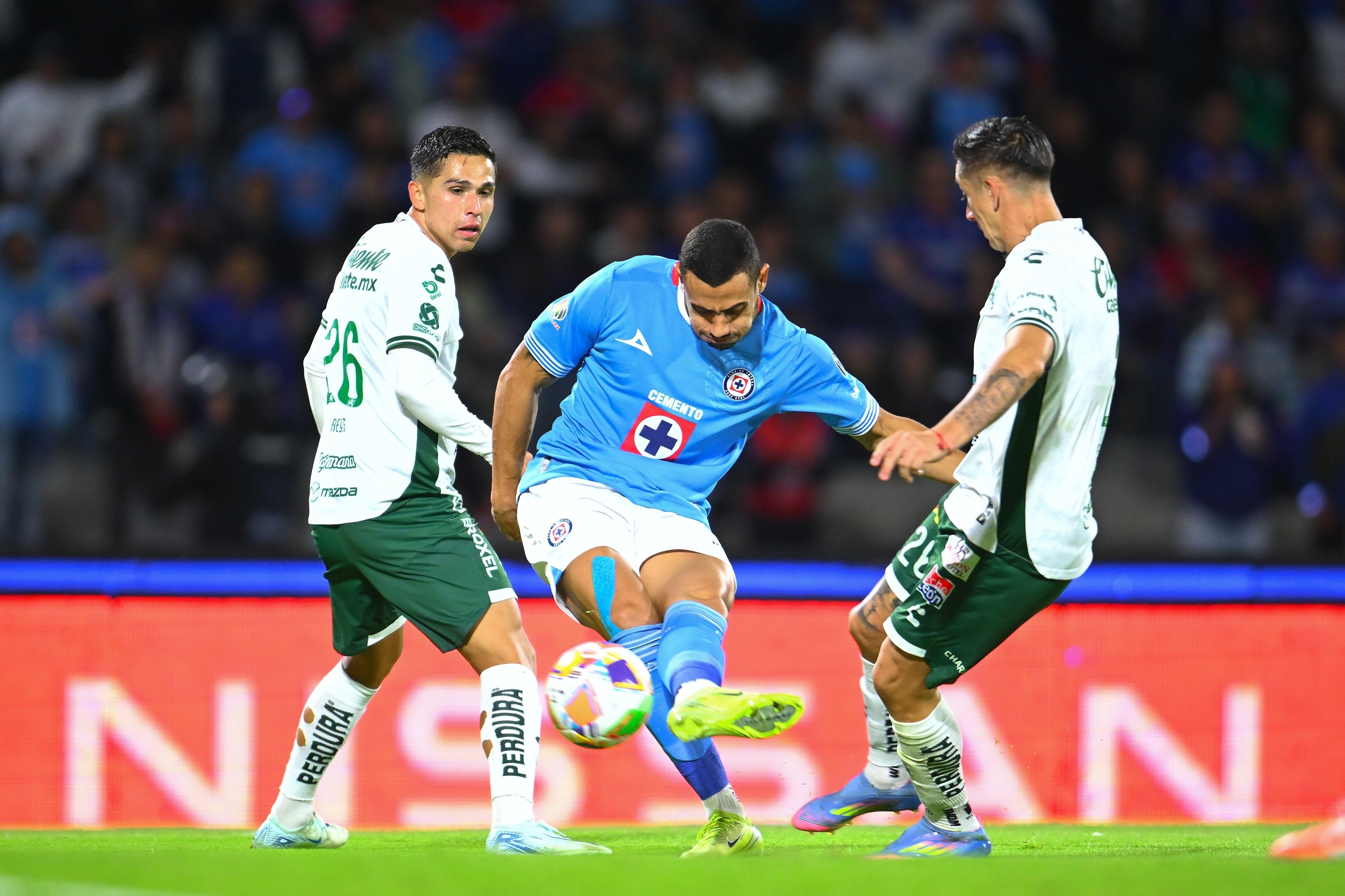 ¡Terremoto en Cruz Azul! Acusan a Iván Alonso de hacer negocios “en lo oscurito”; se habría llevado millones con Giakoumakis