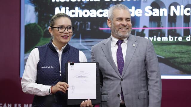 Alfredo Ramírez Bedolla firma iniciativa de reforma para Universidad Michoacana