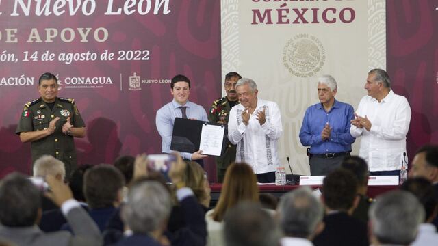 El presidente Andrés Manuel López Obrador, así como el gobernador de Nuevo León Samuel García, en conjunto con CONAGUA y directivos de la SEDENA, firmaron el Plan de Apoyo; Agua para Nuevo León