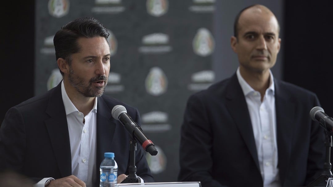Yon de Luisa y Guillermo Cantú, presidente y secretario genera de la FMF.
