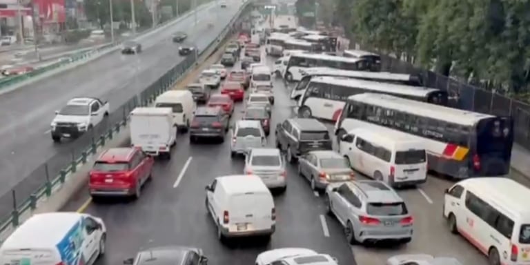 Transportistas bloquean Periférico Norte por extorsiones; exigen seguridad