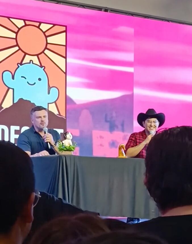Tom Welling recibe un Dr Simi en la DesertCon