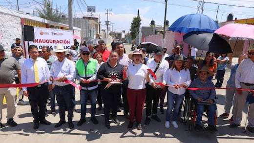 Azucena Cisneros inaugura repavimentación de calles abandonadas en Ecatepec