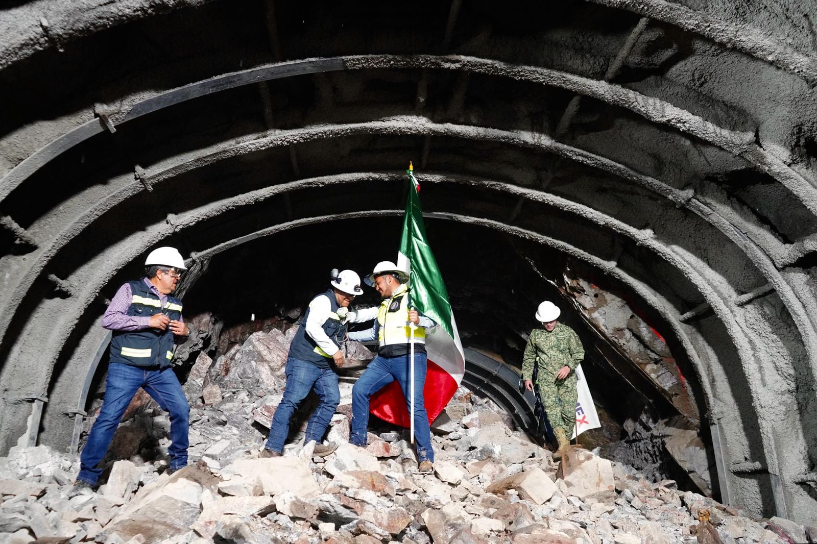 Alfonso Durazo encabeza primera conexión de túnel ferroviario de Nogales