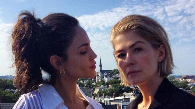 Eiza Gonzalez y Rosamund Pike