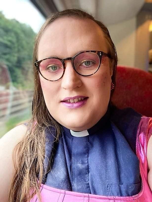 Bingo Allison, primer sacerdote no binario de la Iglesia Anglicana de Inglaterra