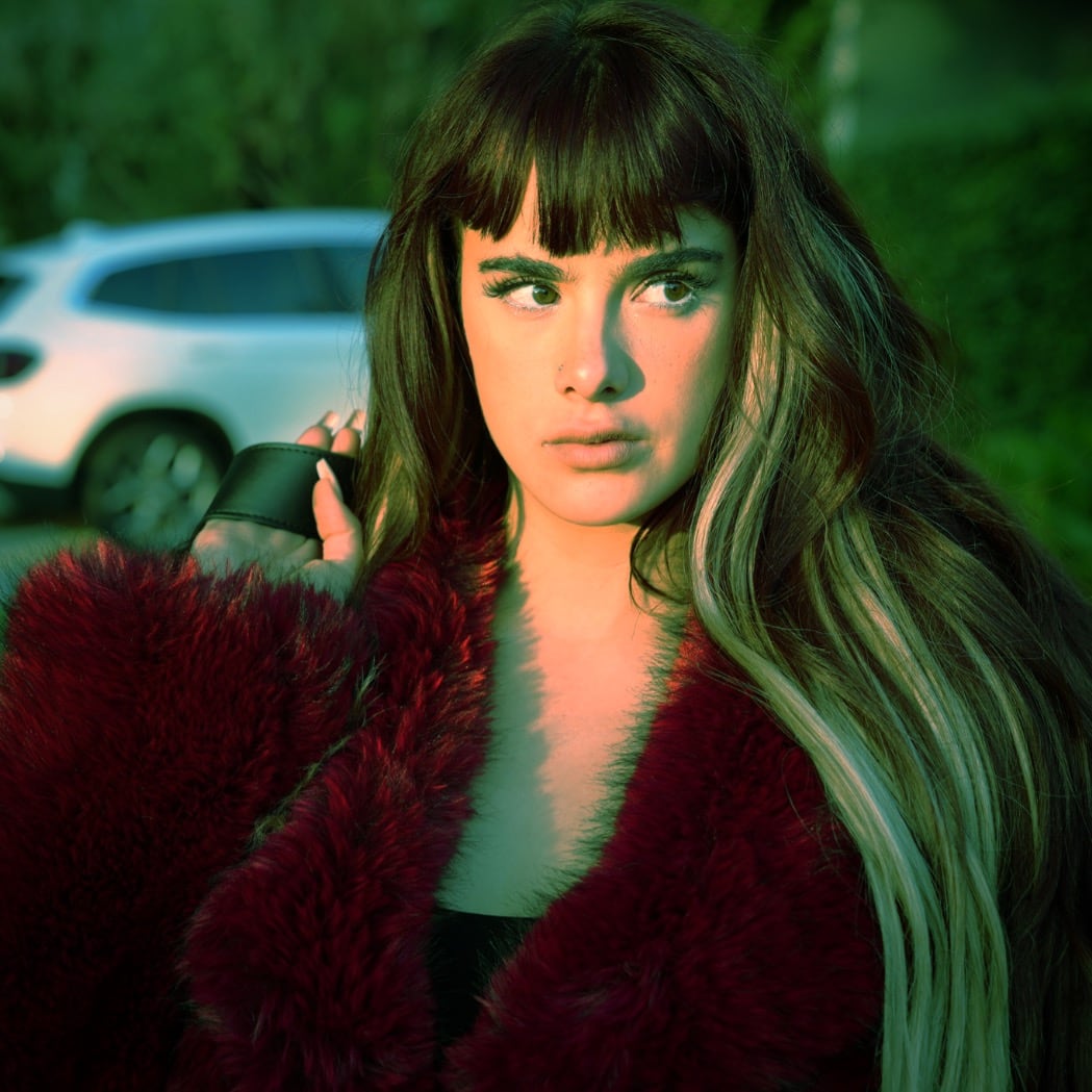Gala Montes para su canción Antes Que Feliz.