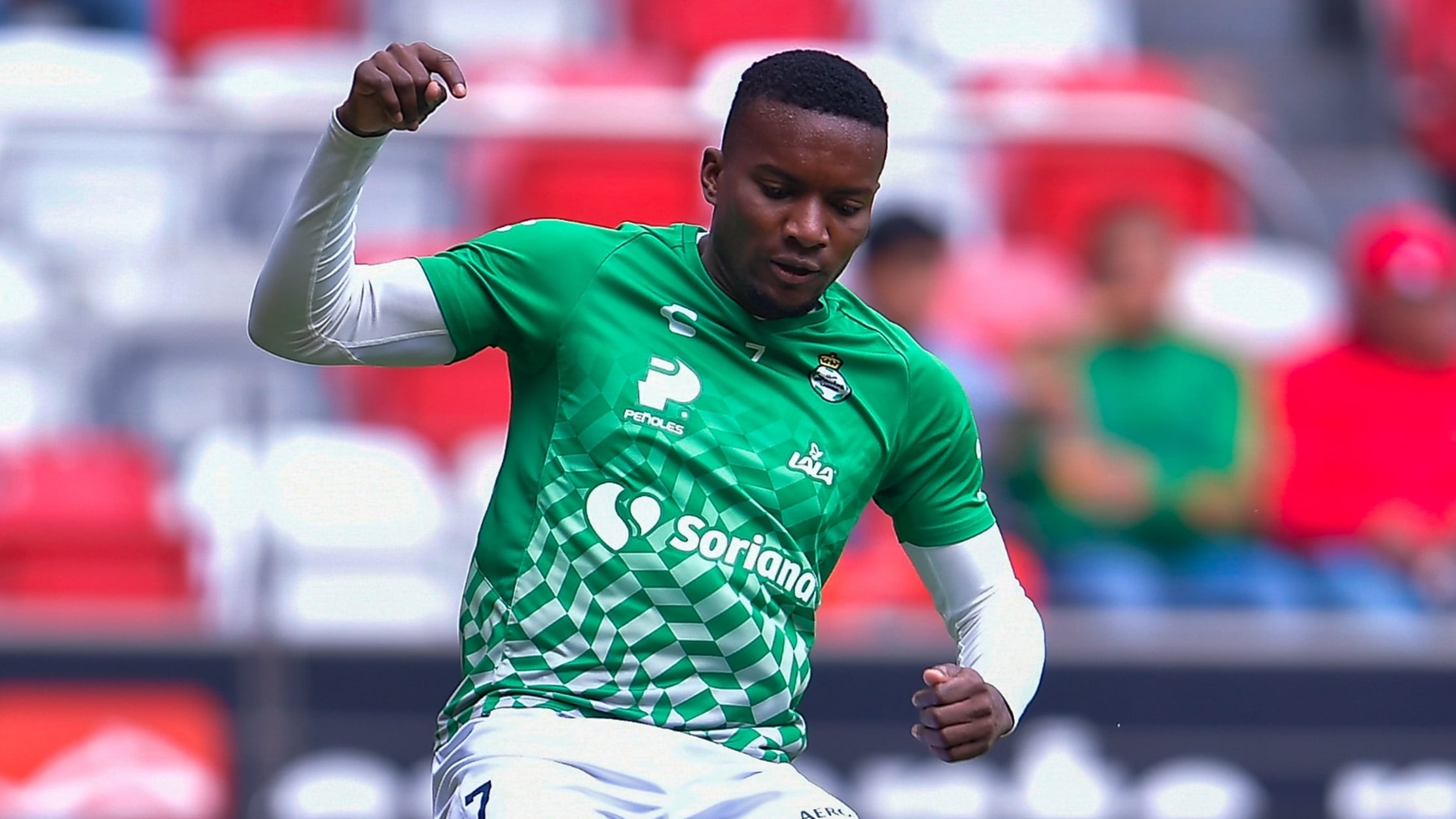 Juan otero durante un partido de Santos Laguna