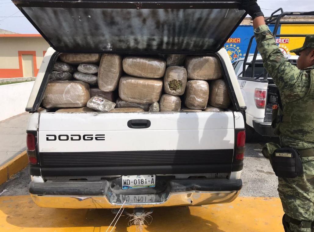 La marihuana estaba abandonada en una camioneta a orillas de la carretera.