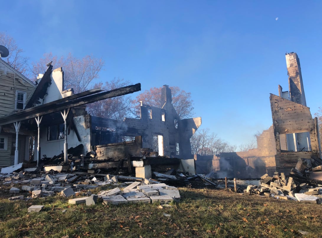La casa después del incendio