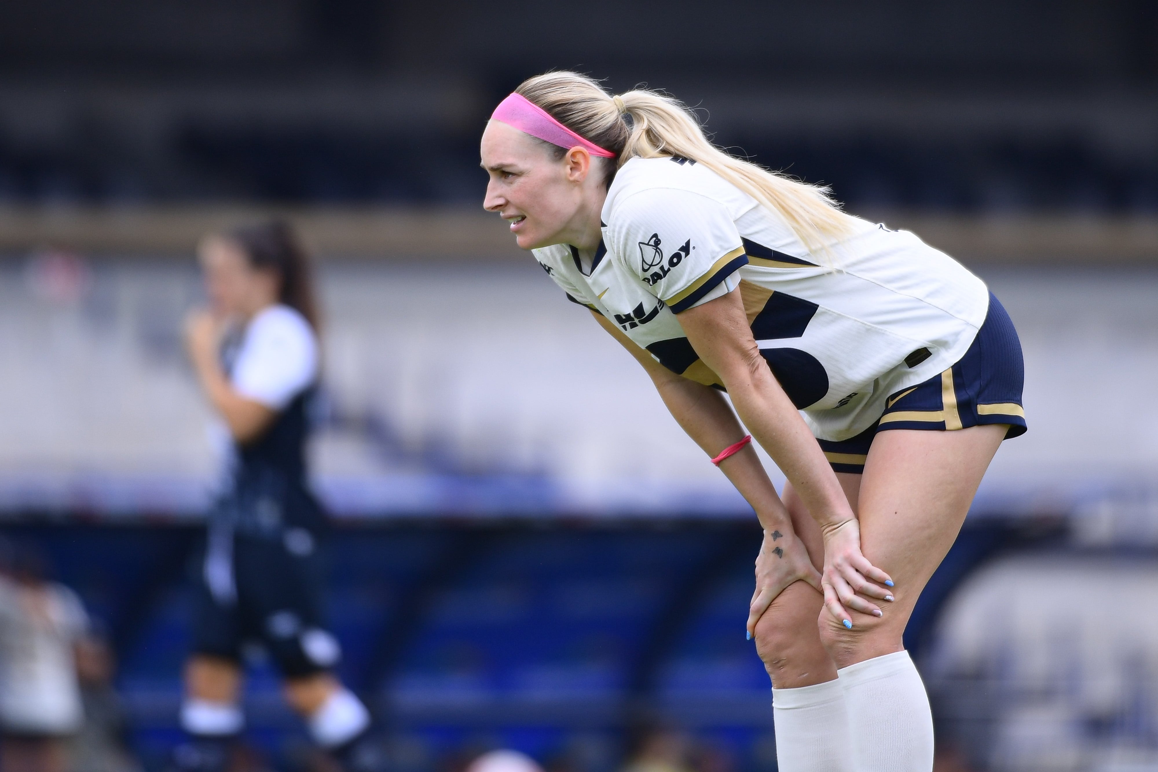 León impone condiciones y humilla a Pumas en la Jornada 1.