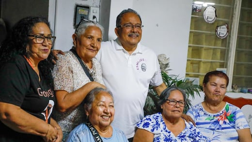 Andrés Mijes impulsa la transformación de la mano con los adultos mayores