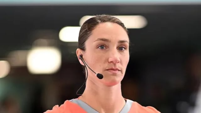 Kathryn Nesbitt, árbitra de la FIFA.