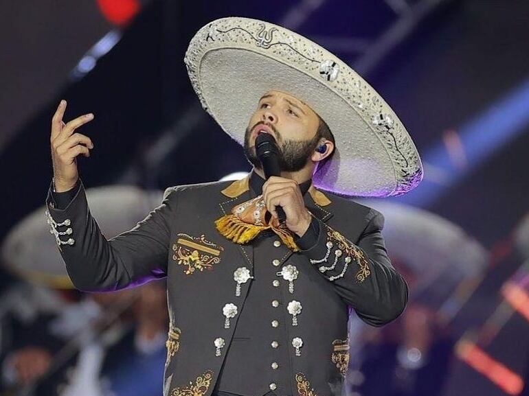 Leonardo Aguilar, cantante.