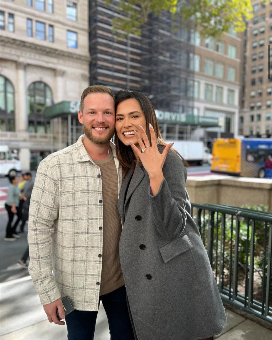 Ryan Proctor le propone matrimonio a Andrea Meza en la ciudad de Nueva York
