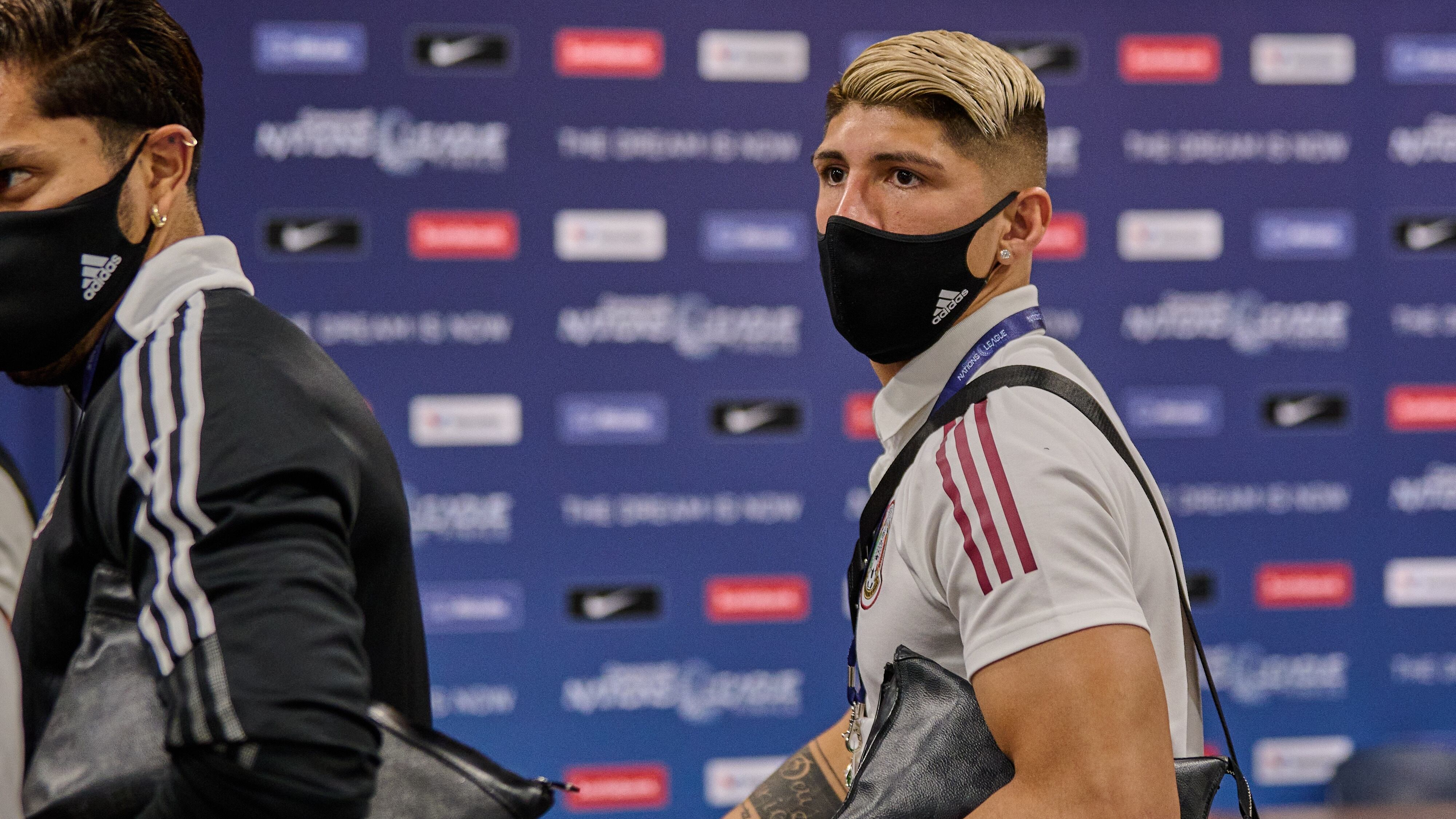 Alan Pulido estará de baja todo el año por lesión; se perdería la Copa de futbol Mundial Catar 2022