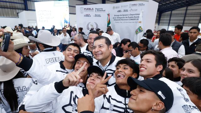 Alejandro Armenta en entrega de apoyos en Puebla