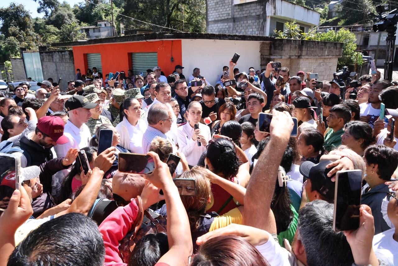 Claudia Sheinbaum y Alejandro Armenta atienden a familias damnificadas en Huachinango.
