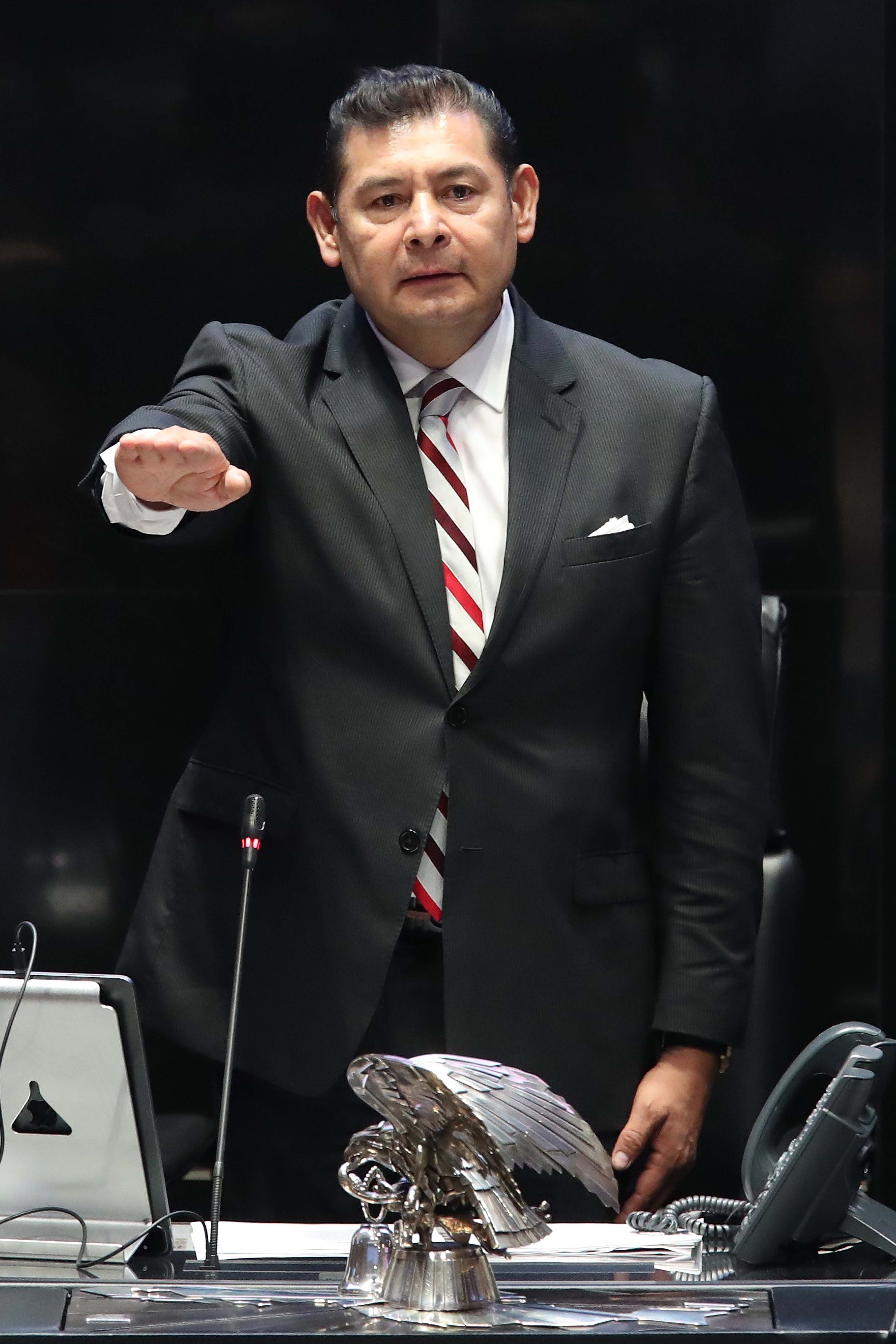 Alejandro Armenta toma protesta como presidente del Senado