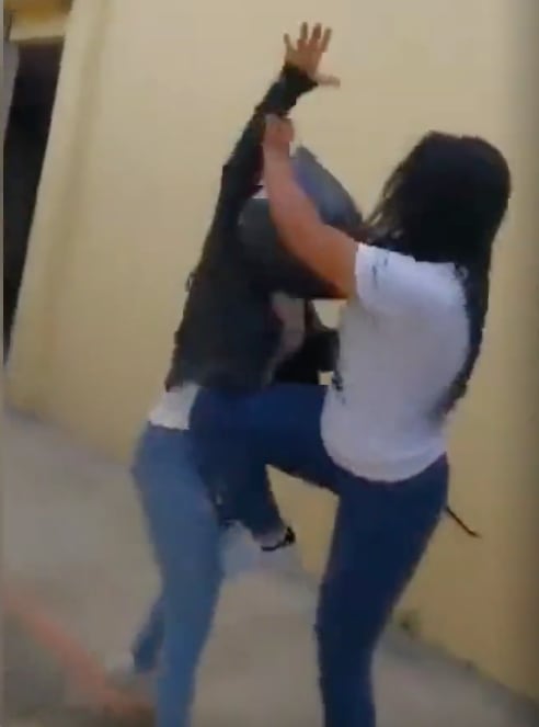 Video muestra la reacción de la mujer que descubrió al esposo infiel junto con la amante