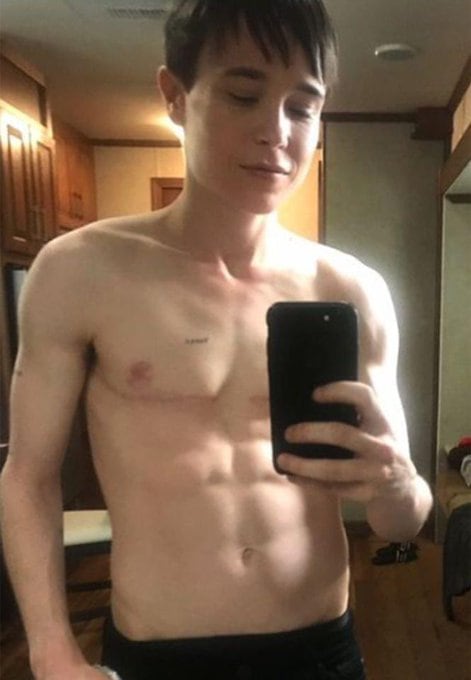 Elliot Page en traje de baño.