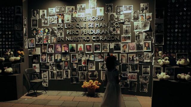 Ofrenda por fallecidos por Covid-19 en México por Día de Muertos