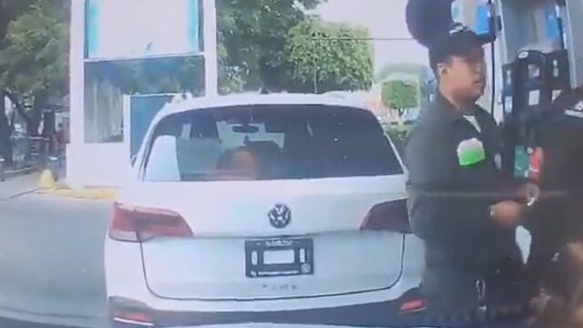 Captan nueva modalidad de robo a conductores dentro de gasolinera