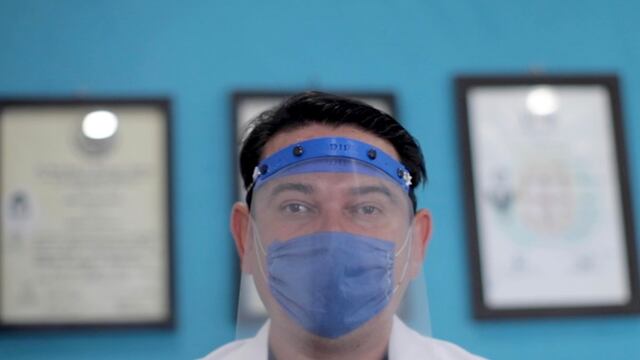 Las mascarillas las elaboran en una impresora 3D.