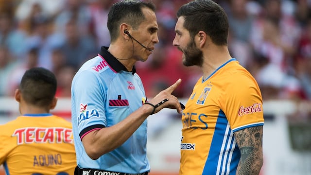 Luis Enrique Santander y André Pierre Gignac.