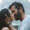 Con apasionado beso, Jonathan Kubben y Aislinn Derbez confirman su romance