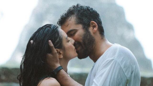 Aislinn Derbez y Jonathan Kubben