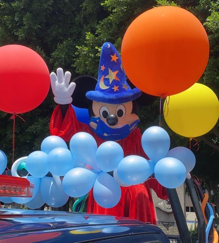 Mickey Mouse paseó en unidad policíaca en la Benito Juárez.