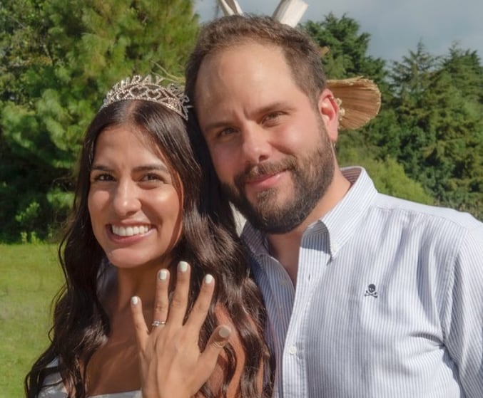 Tania Lizardo y su prometido