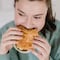 Se come una hamburguesa de McDonald’s y rompe su ayuno; ahora demanda a la empresa