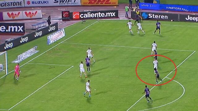 Dani Alves en el Pumas vs Mazatlán