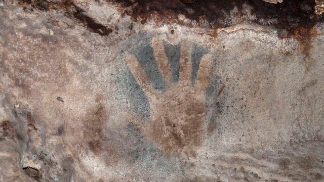 manos impresas en cueva maya
