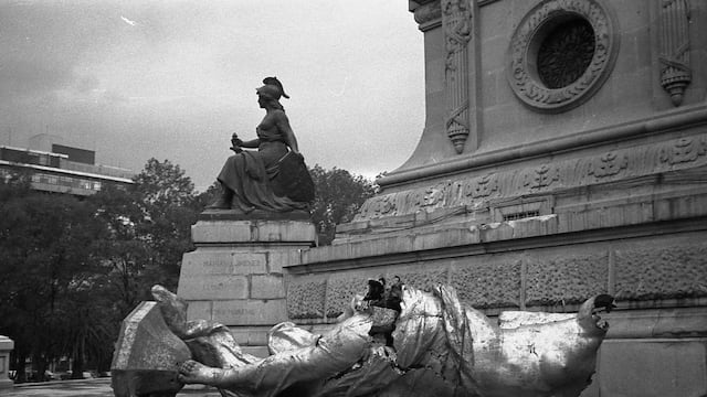 Ángel de la Independencia tras sismo de 1957